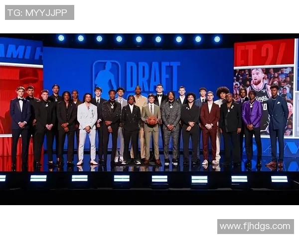 火箭新秀从“水货探花”逆袭,场均16分3篮板2助攻展现库里影子,火箭宝藏球员未来可期 火箭新秀从“水货探花”逆袭,场均16分3篮板2助攻展现库里影子,火箭宝藏球员未来可期